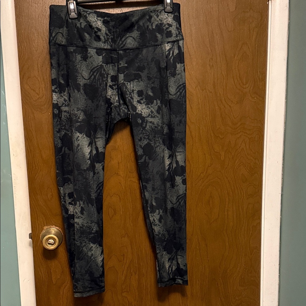 Danskin Green Marble-Print Active Leggings Size L